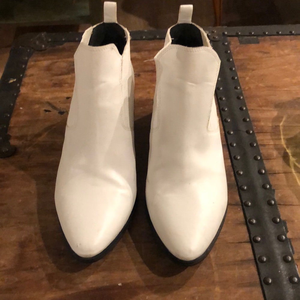 Melrose & Market- white ankle booties